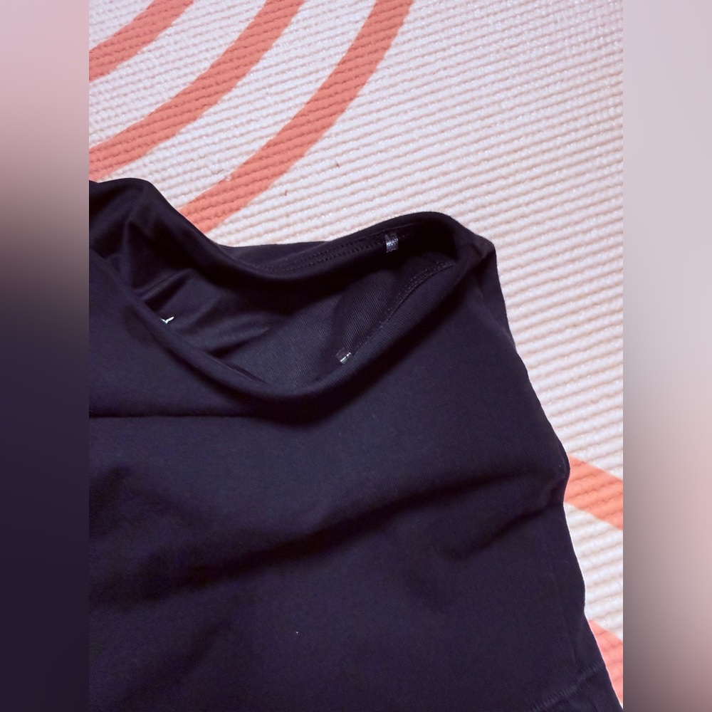 Old Navy One-Shoulder Black Women’s Top - Modern Asymmetrical Style - Picture 4 of 5